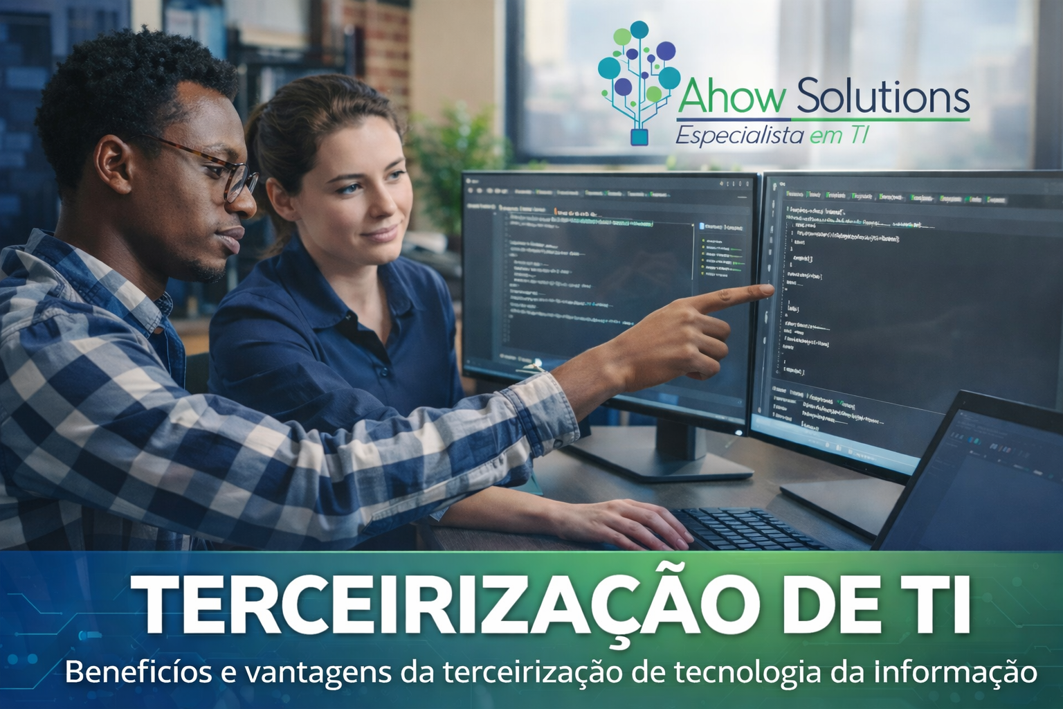 Especialista em terceirização de TI em Sorocaba configurando servidores.